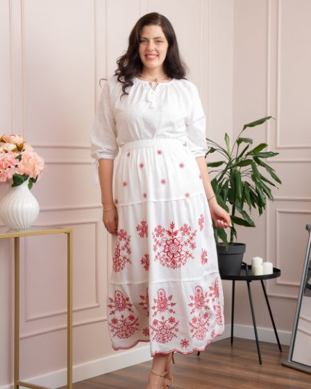 Fusta alba cu broderie florala rosie Carmen 01 7
