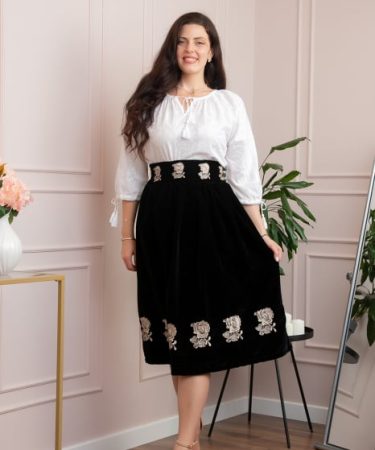 Fusta neagra din catifea cu broderie florala ivoire Catinca 7