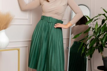Fusta plisata Rebecca din piele intoarsa ecologica cu centura in talie - Verde 3