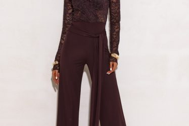 Salopeta eleganta evazata maro cu dantela pe bust MyraR 5 Salopeta eleganta evazata maro cu dantela pe bust MyraR 4